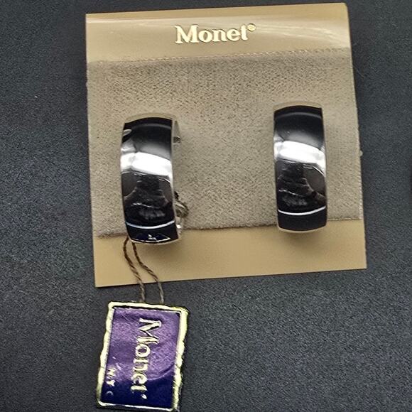 Monet Silver Tone Hoop Clip On Earrings Vintage Costume Jewelry On Card - Picture 1 of 8